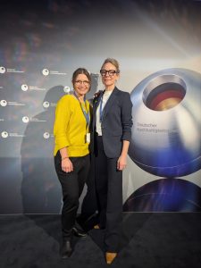 Gewinnerin Linda Hannemann mit Nicole Krojer
